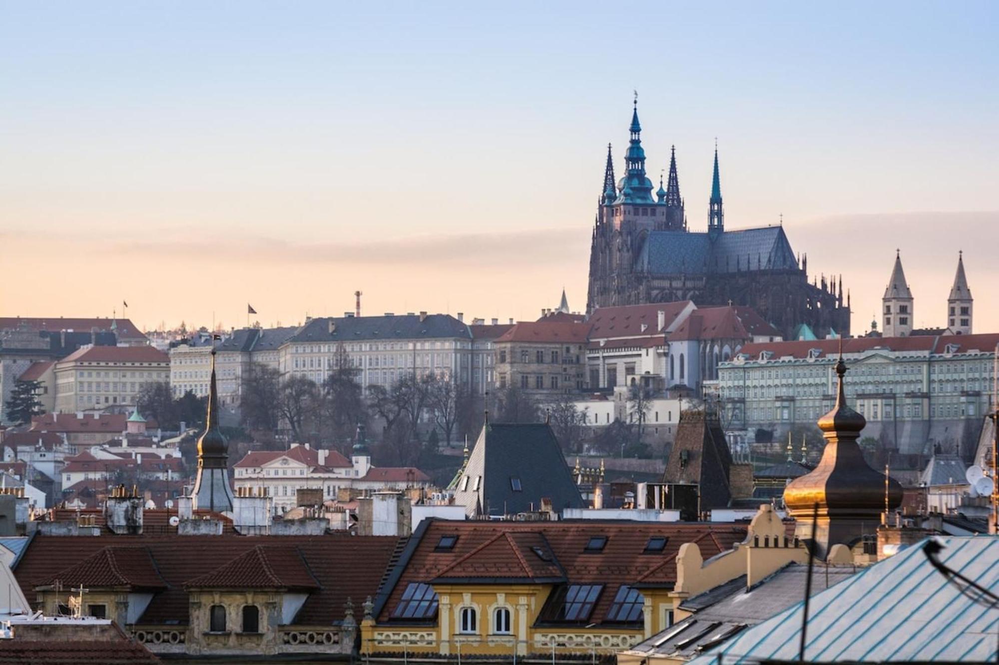 Roy 2 Bdr Apartment With Prague Castle View, Parking & Ac Praga Exterior foto
