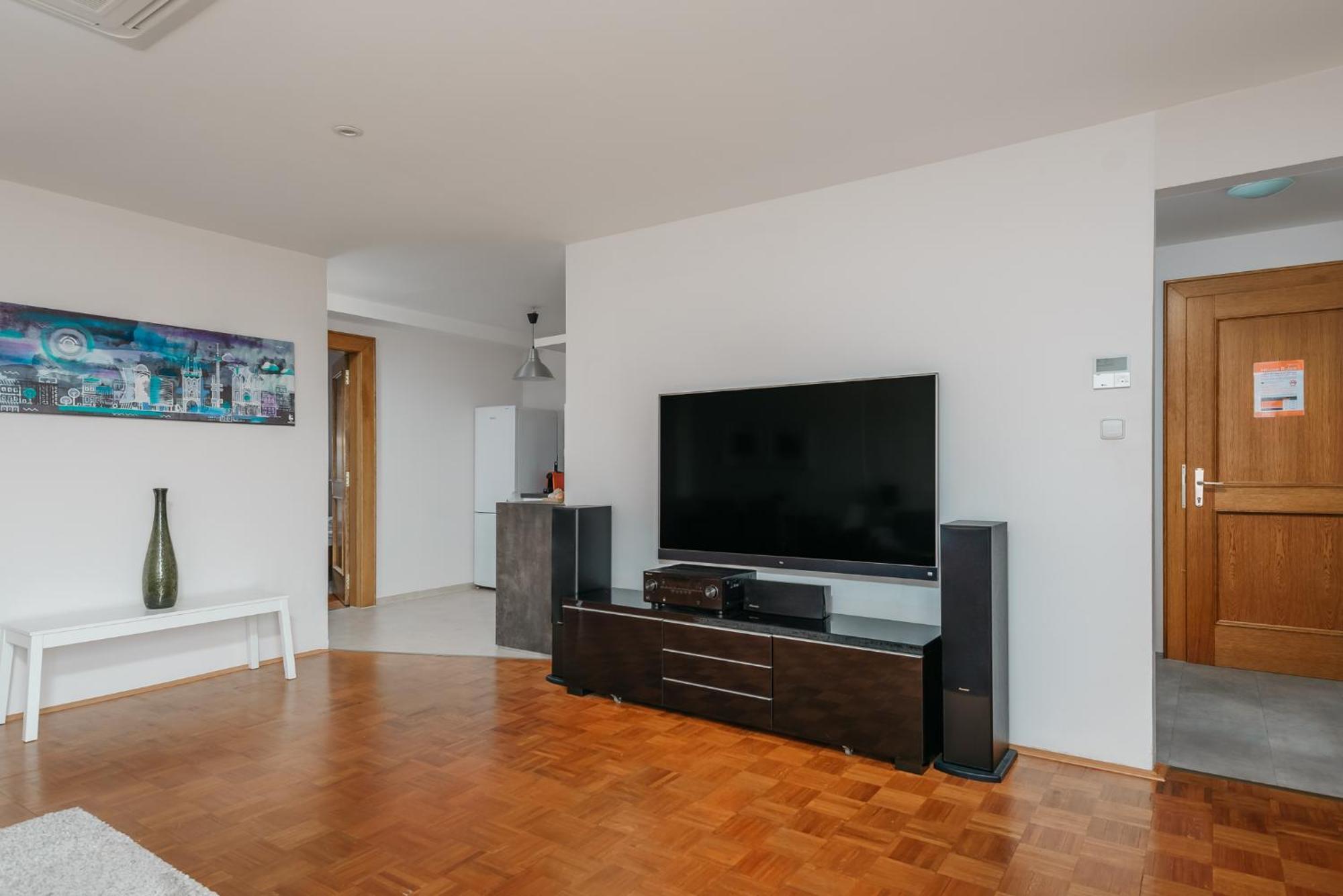Roy 2 Bdr Apartment With Prague Castle View, Parking & Ac Praga Exterior foto