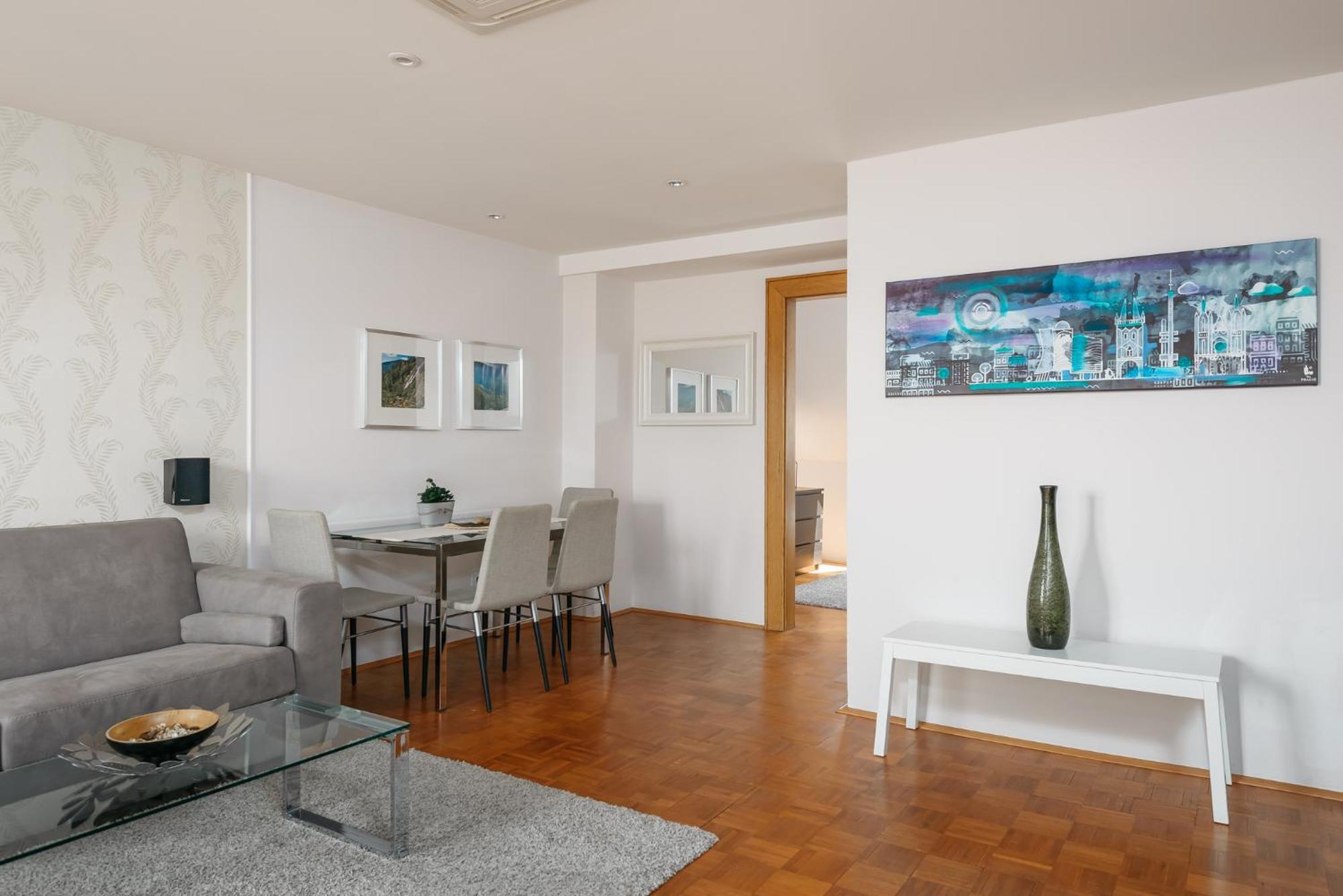 Roy 2 Bdr Apartment With Prague Castle View, Parking & Ac Praga Exterior foto
