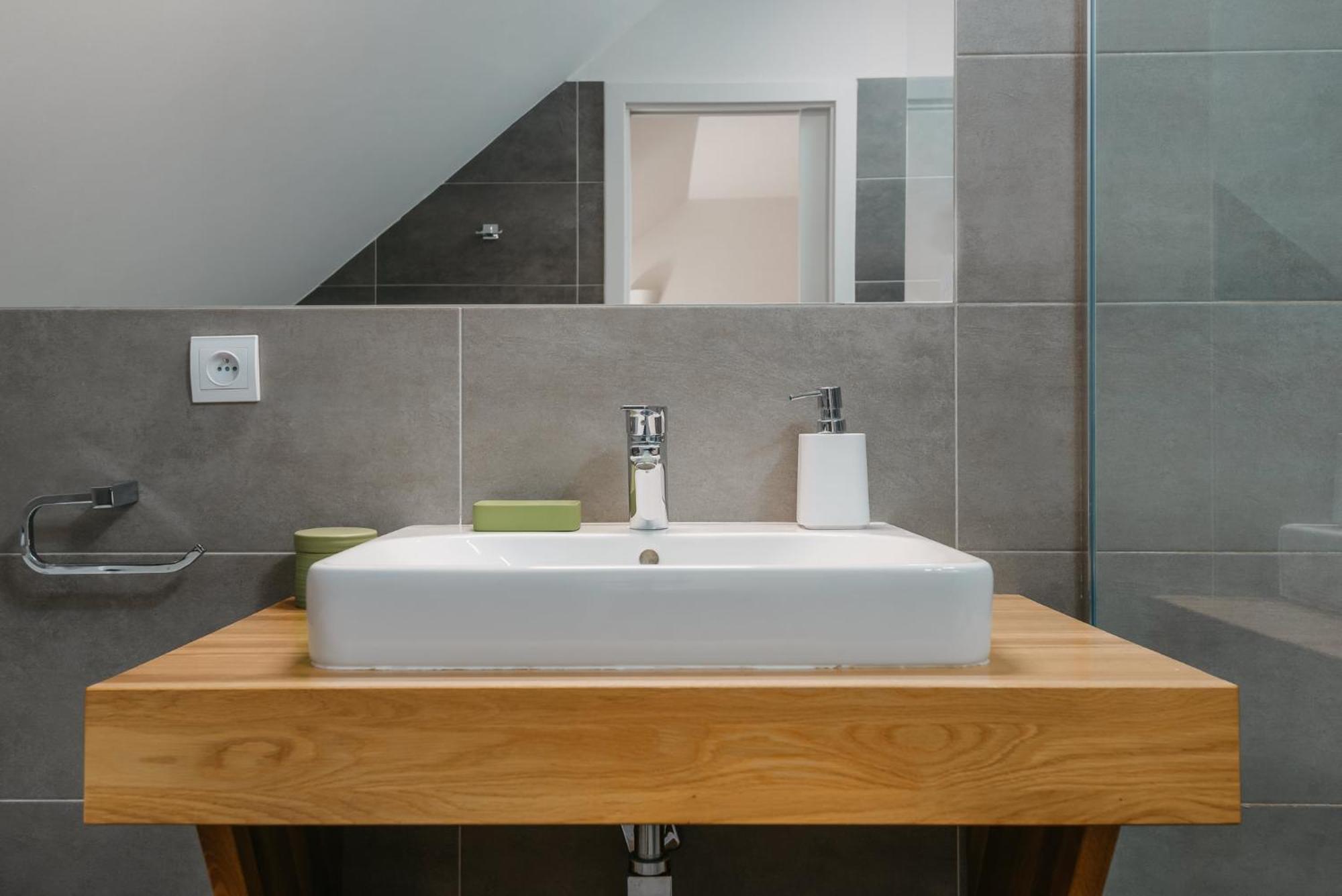 Roy 2 Bdr Apartment With Prague Castle View, Parking & Ac Praga Exterior foto