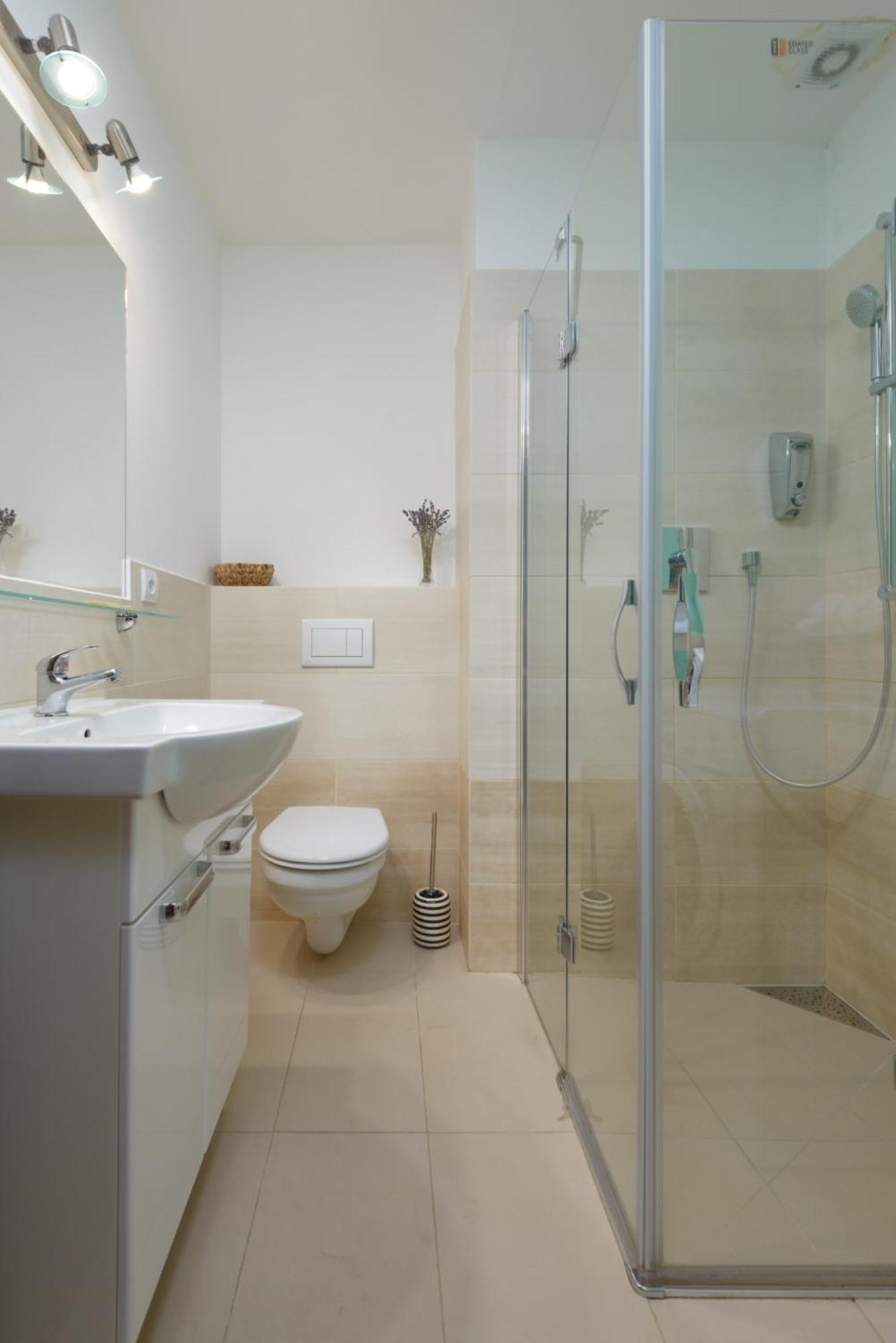 Roy 2 Bdr Apartment With Prague Castle View, Parking & Ac Praga Exterior foto
