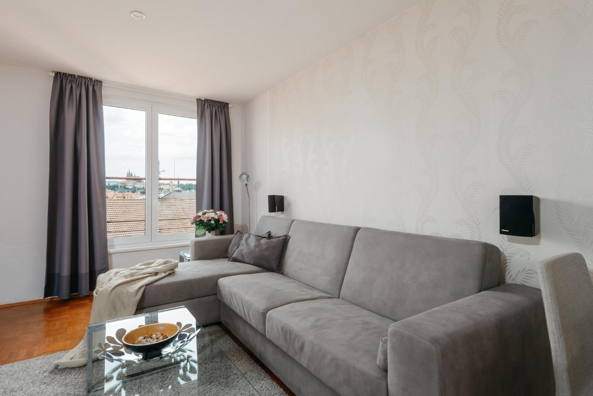 Roy 2 Bdr Apartment With Prague Castle View, Parking & Ac Praga Exterior foto