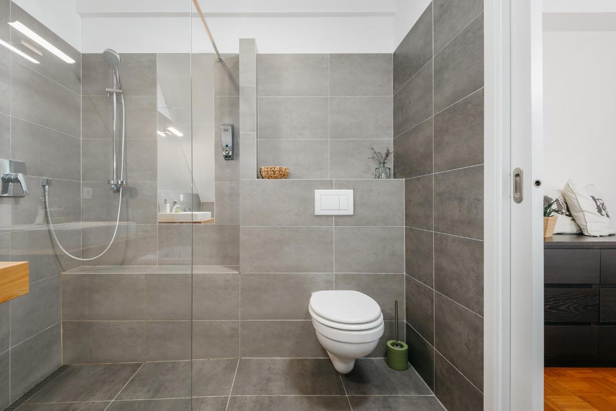 Roy 2 Bdr Apartment With Prague Castle View, Parking & Ac Praga Exterior foto