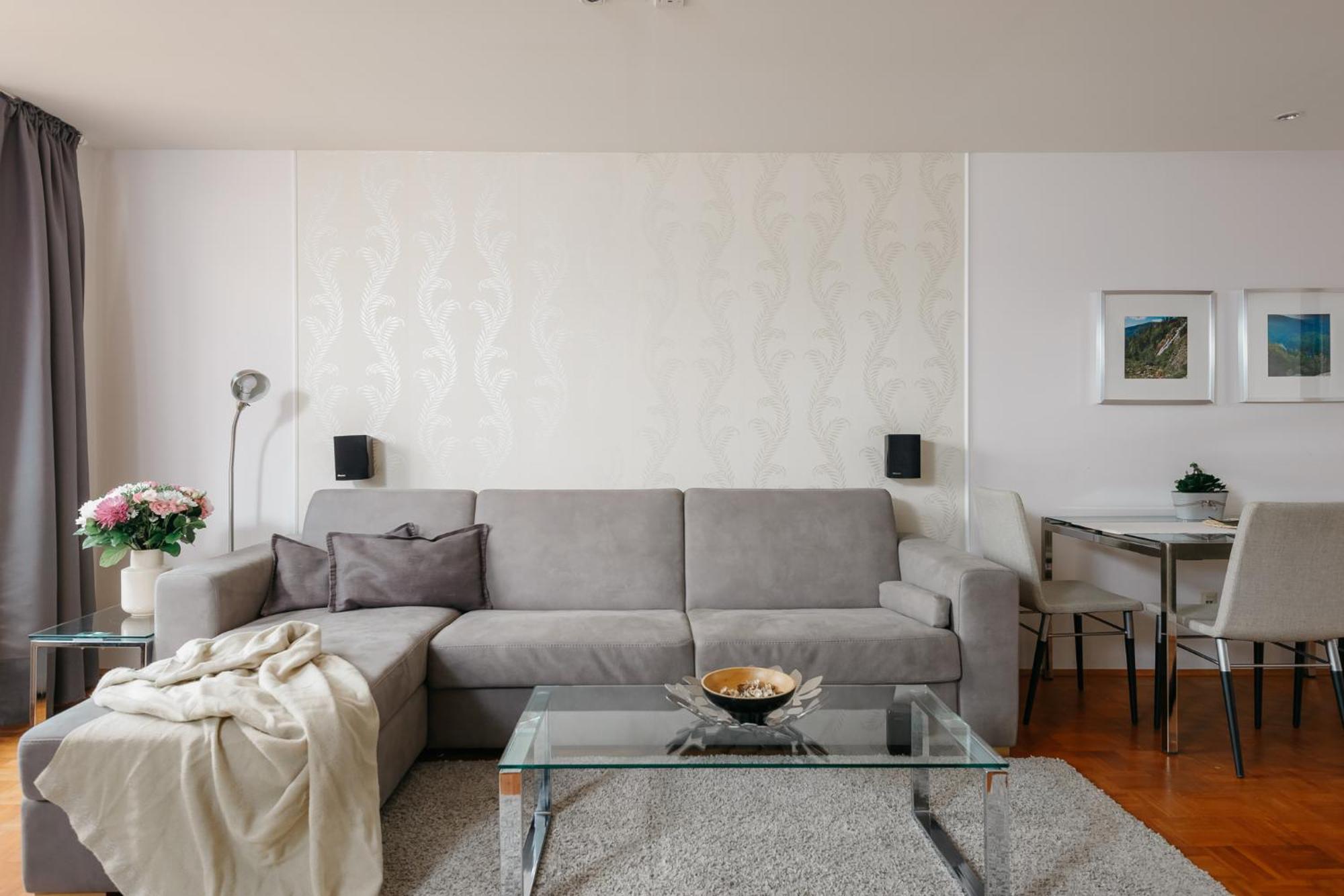 Roy 2 Bdr Apartment With Prague Castle View, Parking & Ac Praga Exterior foto